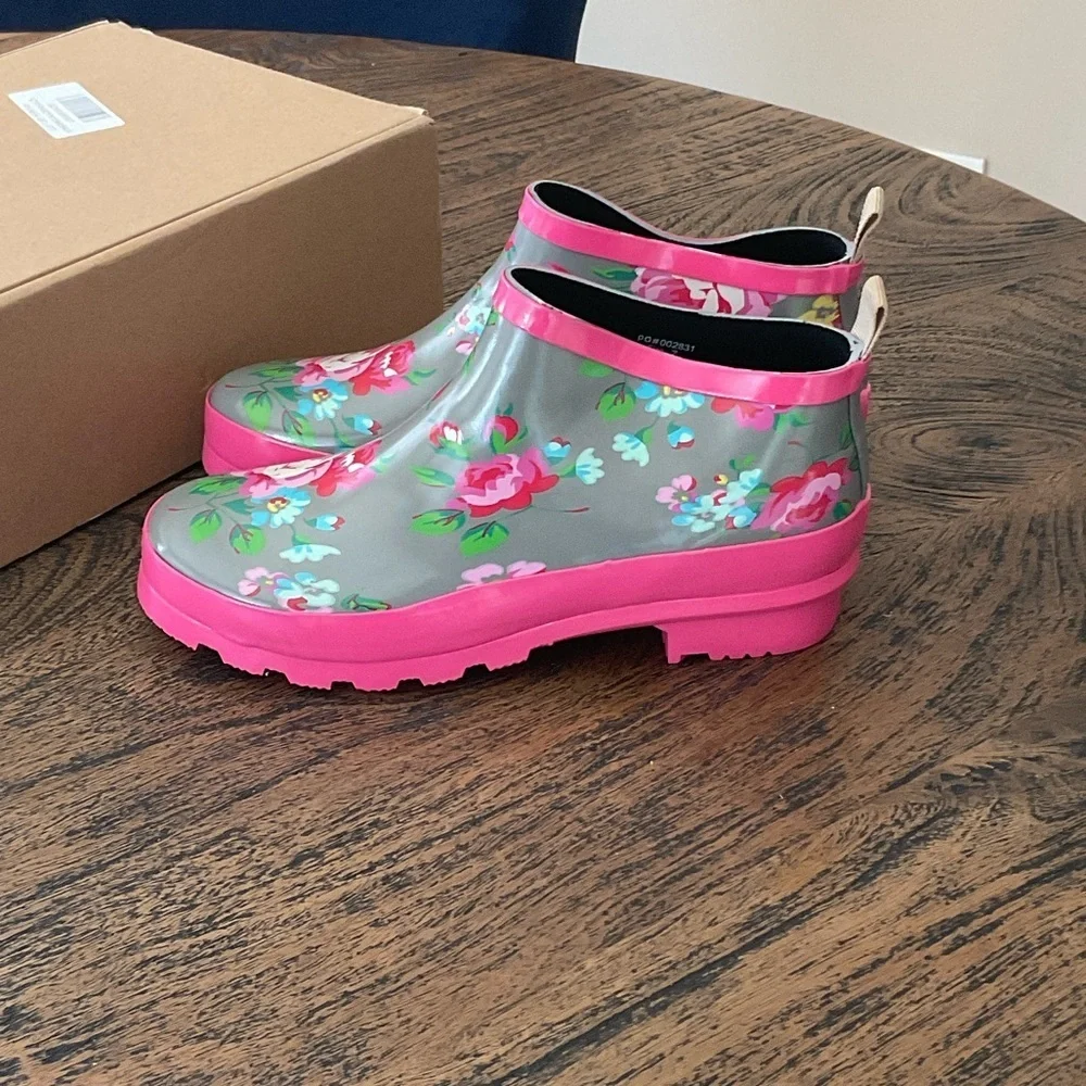 Journee Collection Pink Floral Heeled Boots - Picture 2 of 2